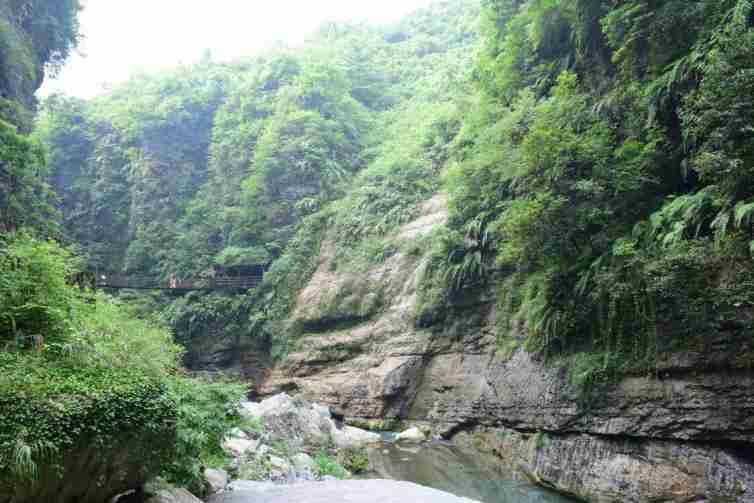 尼珠河大峡谷位于云南省宣威市普立乡,上至木通河大桥,下至腊龙