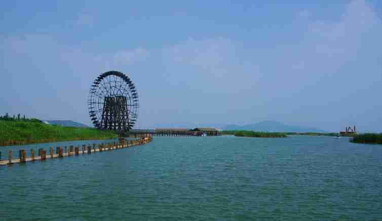 武进太湖湾旅游度假区坐落于美丽的太湖之滨,东临无锡灵山胜境旅游